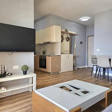 Albina 118 * Saranda